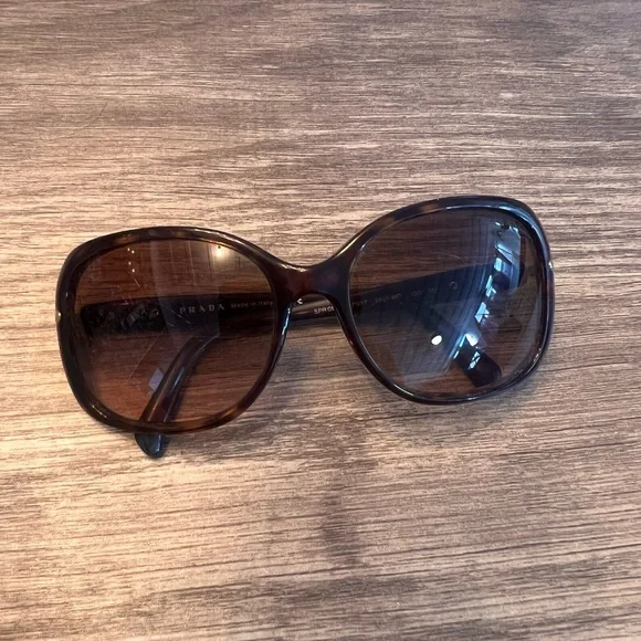 Prada sunnies - Picture 2 of 4